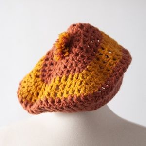 Vintage 70s Style Crochet Knit Pom Pom Beret